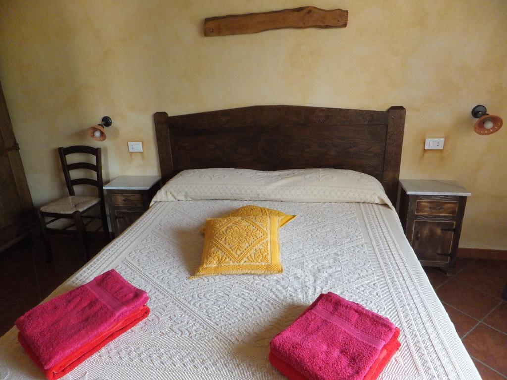 Bed and Breakfast Grazia Deledda Гальтелли Экстерьер фото
